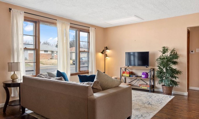 University City Maison | "The Loop" 10min walk: Restaurants + Bars, Wash U