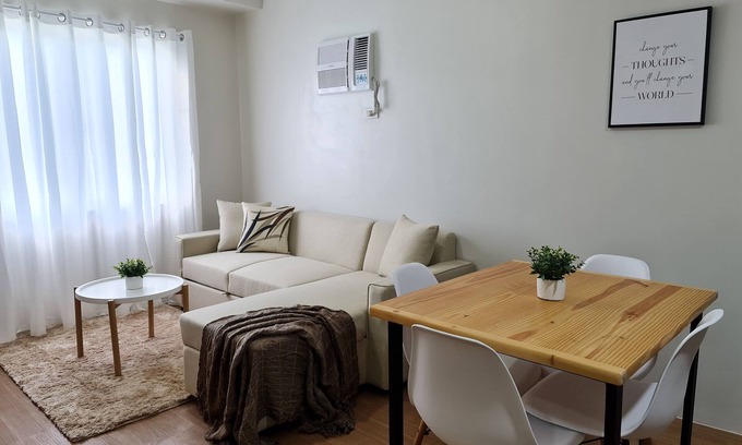 Cagayan de Oro Copropriété | The Loop 2-BR CONDO Fully Air-conditioned with Wifi, Sofa Bed & Water Dispenser