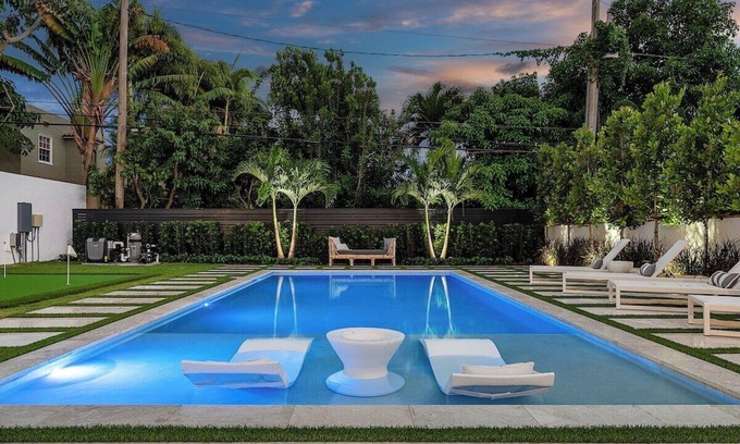 Flamingo Parks Maison | The Lotus House · The Lotus House | Palm Beach Luxury Resort Living