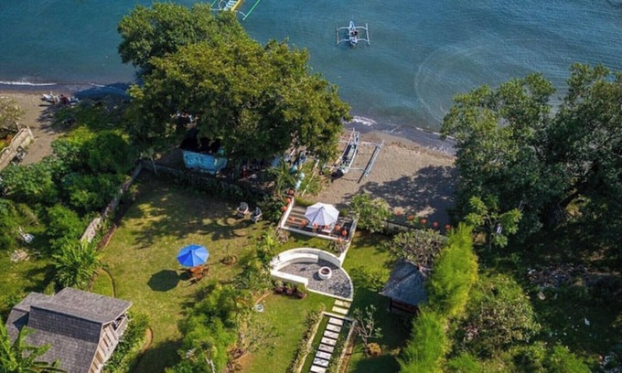 Dencarik Cabine | ❤ The loveshack: a romantic beachfront bungalow ❤