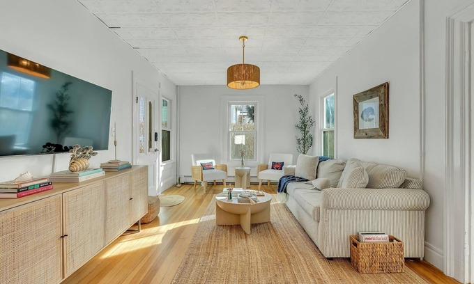 Greenport Maison | The Lucky Oyster Est 1886 3 Bd / 2 Ba Historic & Walk to Town