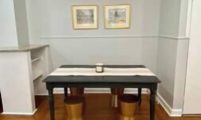 McGinley Square Appartement | The Luna Apartment!