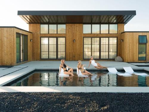 Panorama Heights Maison | The Lunawood - Lux Home Pool and Spa
