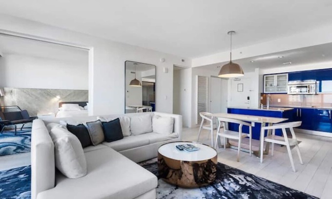 Central Beach Station Balnéaire | The Luxurious W hotel Residence Beachfront Condo Retreat