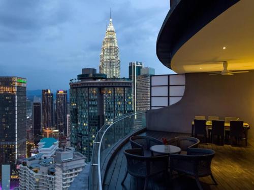 Golden Triangle Appartement | The Luxury Penthouse Twin Tower view