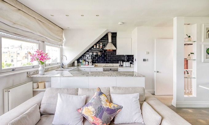 Little Venice Appartement | The Luxury 'Treehouse' One bed Little Venice- by Out of Office Lifestyle