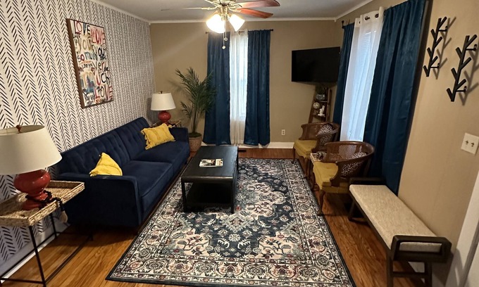 Batesville Maison | The Lyon’s Den- Boutique bungalow in the heart of Batesville, Arkansas