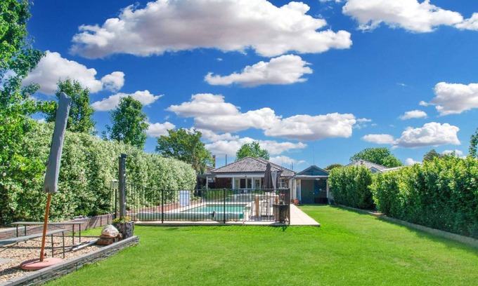 Turvey Park Maison | The Macleay - Poolside Entertainer, Pets Allowed