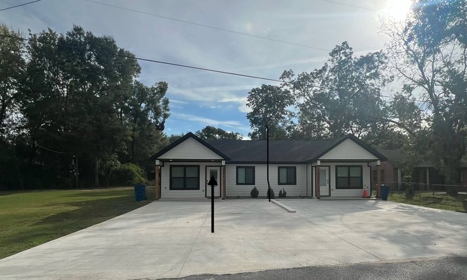 Jonesville Maison | “The Magnolia Inn” A comfortable, clean, & cozy stay
