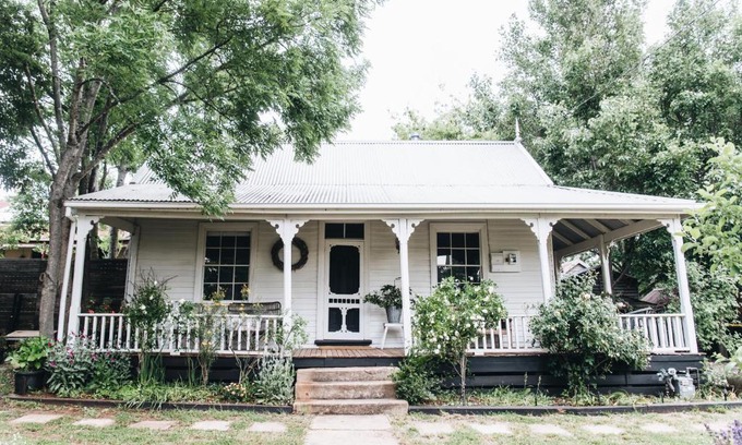 Daylesford Maison | The Main House @ Poets Lodge