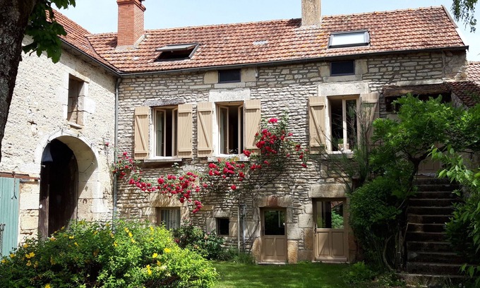 Cry Maison | "La MAISON de COEUR" Jardin-Village-Rivière-Canal Bourgogne - Idéal en famille