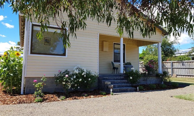 Grove Maison | The Manager's Cottage