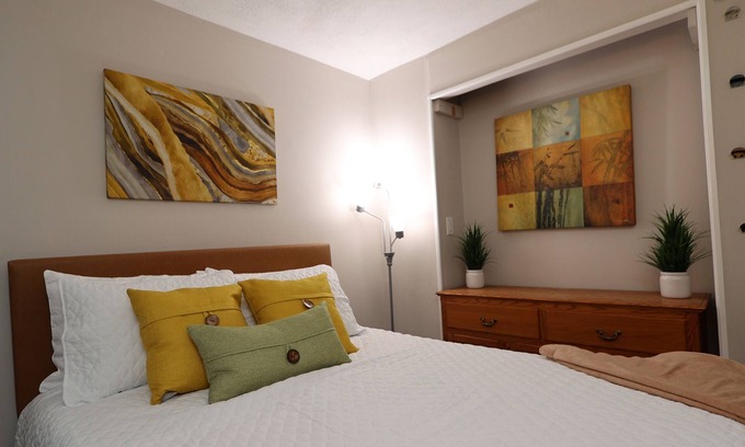 Corn Hill Maison | The Manor at Corn Hill: A spacious 6BR house in historic downtown Rochester