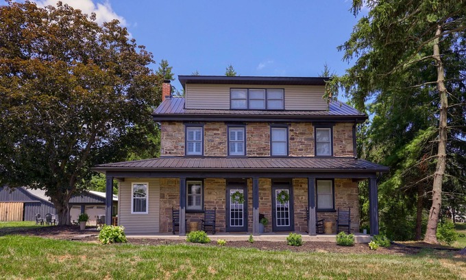 Uniontown Maison | The Manor at Open Range Stables