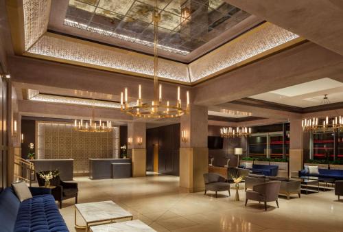 Downtown West Hôtel | The Marquette Hotel, Curio Collection by Hilton