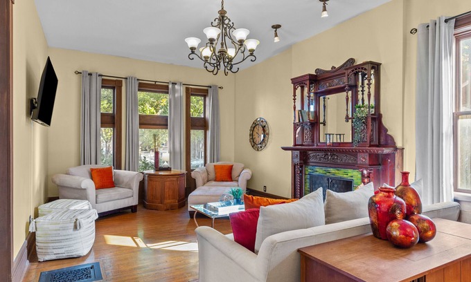 Lafayette Square Maison | The Marquis Manor | JZ Vacation Rentals