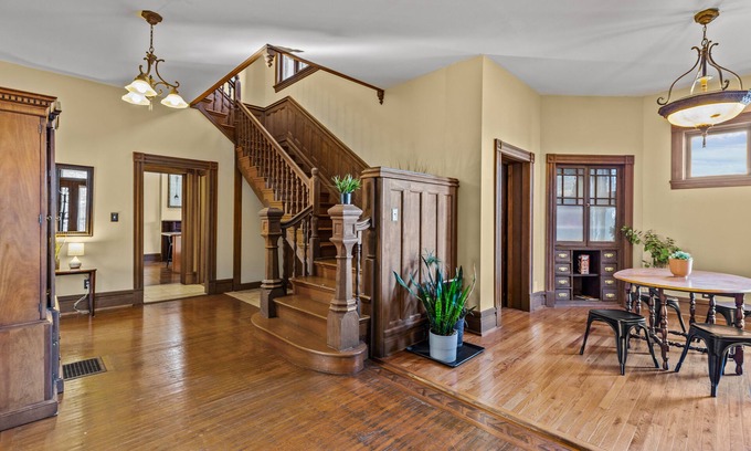 Lafayette Square Maison | 2354: The Marquis Manor by JZ Vacation Rentals