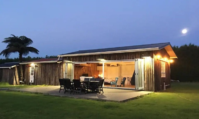 Te Horo Appartement | The Mars Barn, Astro tours & pool.