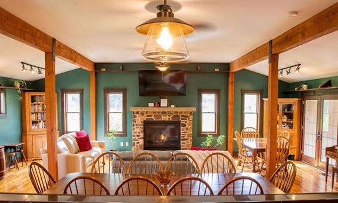 Rockbridge Baths Maison | The Maury River House: A Luxury Country Experience