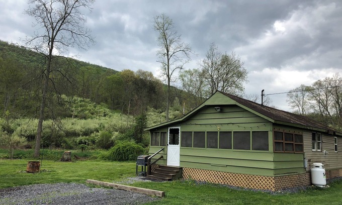 Manns Choice Cabine | The Meadow Cabin at Horn Cabins in Manns Choice PA