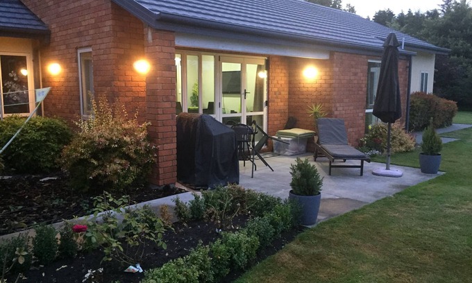 Christchurch Maison | The Meadows Villa