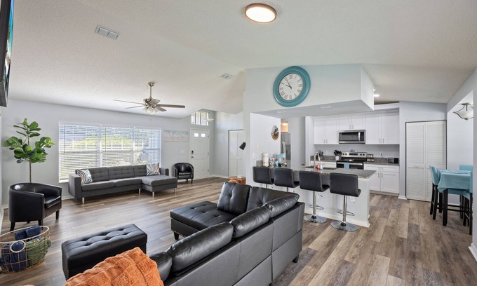 Spring Hill Maison | The Mermaid's Nest - Heated Pool Home - Weeki Wachee - Family Fun!!!