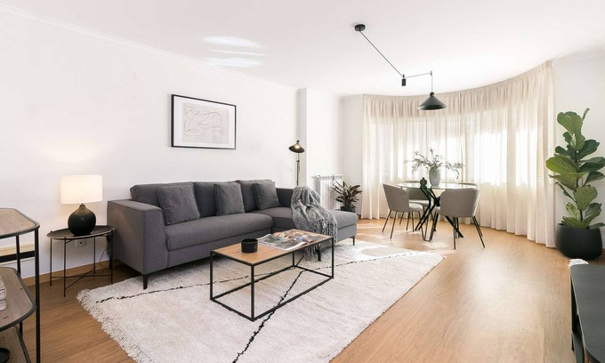 Lumiar Appartement | ✨The Metropolitan: Premium Apartment with Balcony and Parking