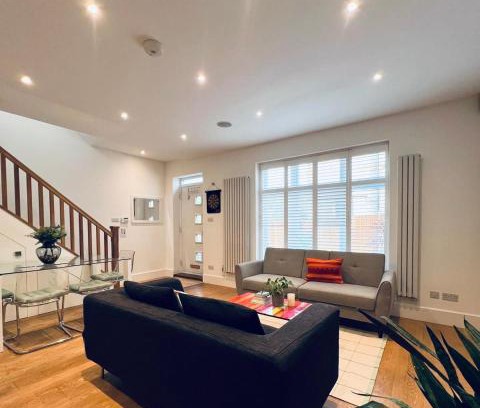 Haringey Maison | The Mews house in Muswell Hill with private parking