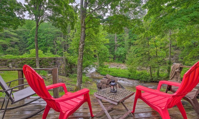 Mill River Maison | The Mill River Cabin with Fireplace and River View!