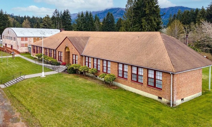 Mineral Station Balnéaire | The Mineral Schoolhouse