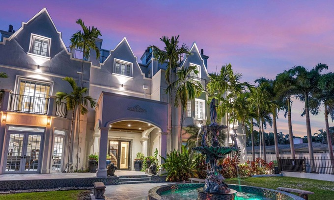 East Fort Lauderdale Maison | The Modern Castle | Canal View & Access | Rooftop | Living Greenhouse | VlLLAS