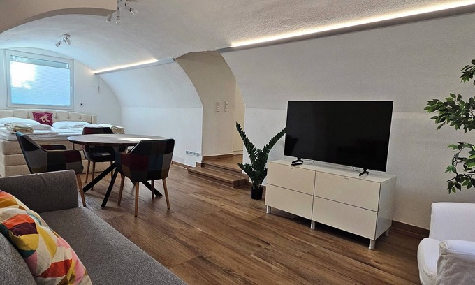 Stuttgart Appartement | The Modern Cave Lodge - ComfyHome Apartments Stuttgart
