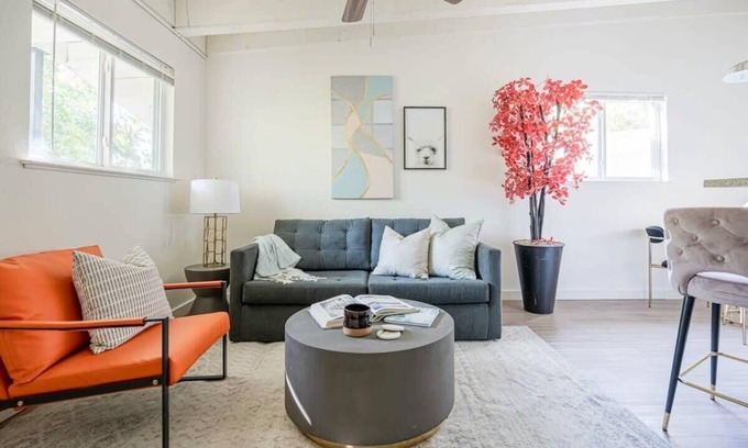 North University Appartement | The Modern | New Unit | Central ATX | 55" Roku TV