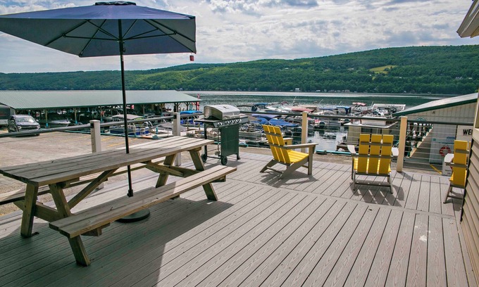 Hammondsport Cabine | The Mooring on Keuka Lake is a great space for family and friends alike!