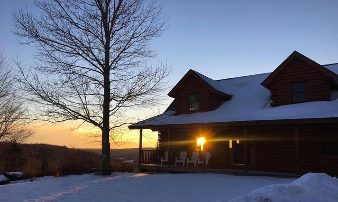 Hartwick Cabine | La plus belle maison en bois rond la plus privée pouvant accueillir jusqu'à 12 personnes. 10 min du parc Dreams