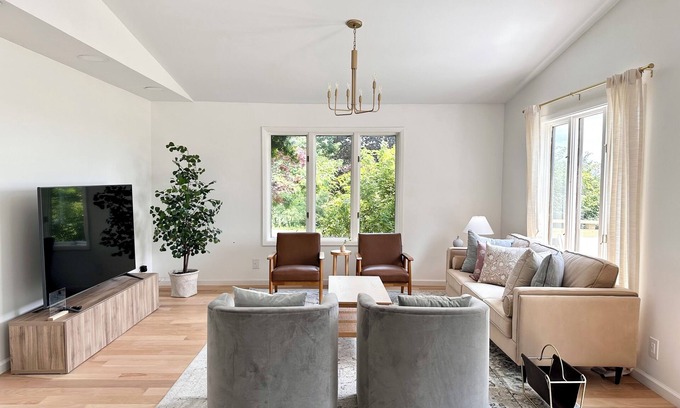 Collins Center Maison | The Mountain View Retreat