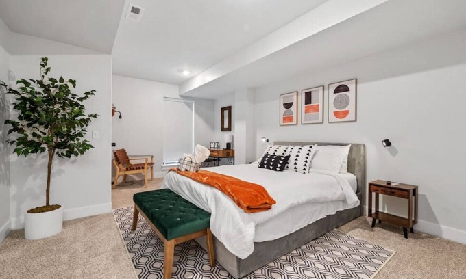Central Northside Maison | The Mr. Rogers Room|Private Room on Arch Street
