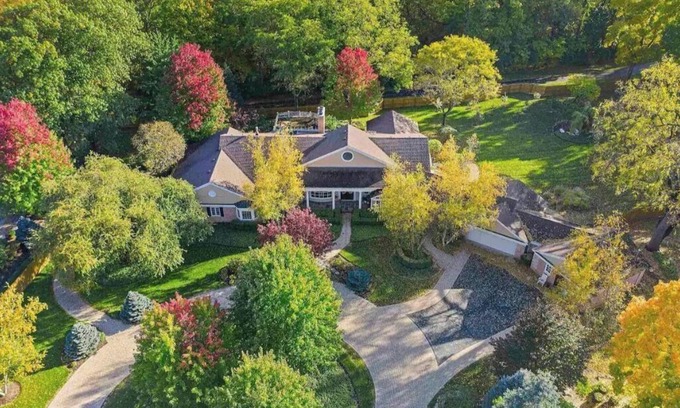 Rockford Maison | Father of the Bride Private Estate with Pool & Hot Tub - Sleeps 25