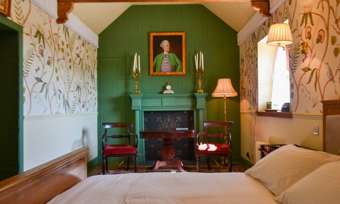 Castle Douglas Lit Et Petit-Déjeuner | The Munches Room at Buittle Castle, a Georgian Style Stay in a Medieval Castle