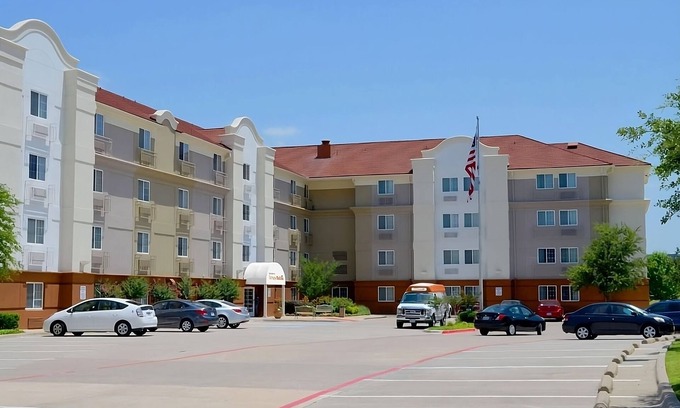 Las Colinas Hôtel | The Mustangs of Las Colinas & Museum Tour! Unit with Kitchen, Pets Allowed!