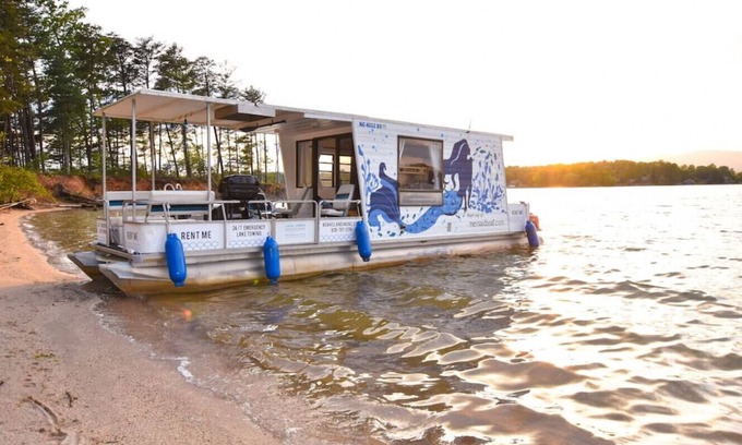 Nebo Location De Bateaux | The Narai - A Mermaid Houseboat on Lake James, NC