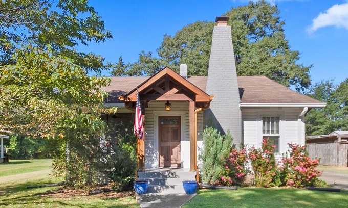 Northport Maison | The Nest: A Comforting Southern Retreat. 2 miles from the University of AL.