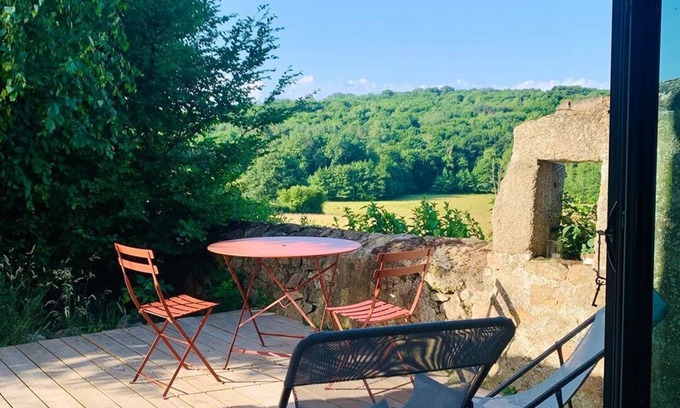 Bussieres (Yonne) Appartement | The Nest - mini-gîte with a wonderful view