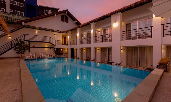 Nanai Road Station Balnéaire | The Nest Resort Patong