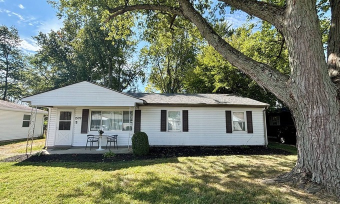 Muncie Maison | The Nest - Sleeps 6, 3 min to BSU