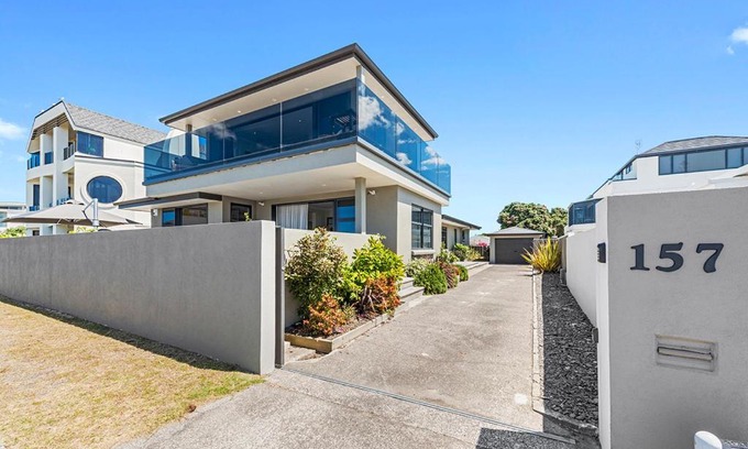 Mount Maunganui Maison | The Nest - Te Kohanga - Mt Maunganui Holiday Home
