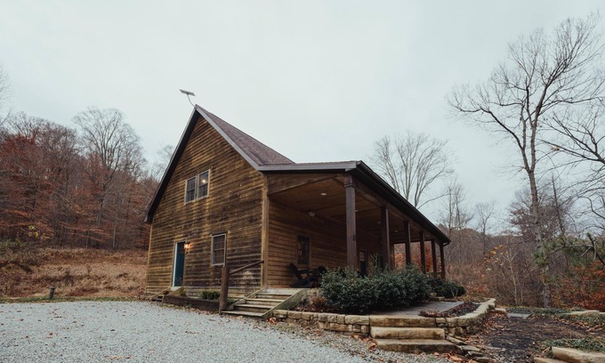 South Bloomingville Cabine | The Nest - The Nest at Pine Creek CabinsCamping Resort in Hocking Hills, just minutes from Hocking Hills State Park! A charming, cozy, pet-friendly cabin. A great gathering space also offering plenty of privacy. Book your nest among the trees!
