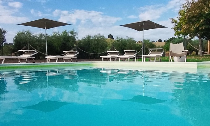 Bettolelle Appartement | Il Nido, Villa Pedossa, attic in villa with swimming pool 7km from the sea, Senigallia