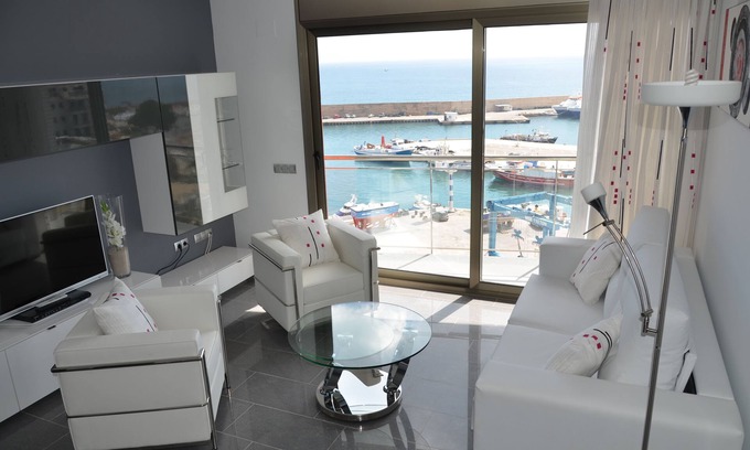 Costa Dorada Appartement | Le nouvel appartement, Casa Cleo, a une vue frontale sur la mer à couper le souffle.