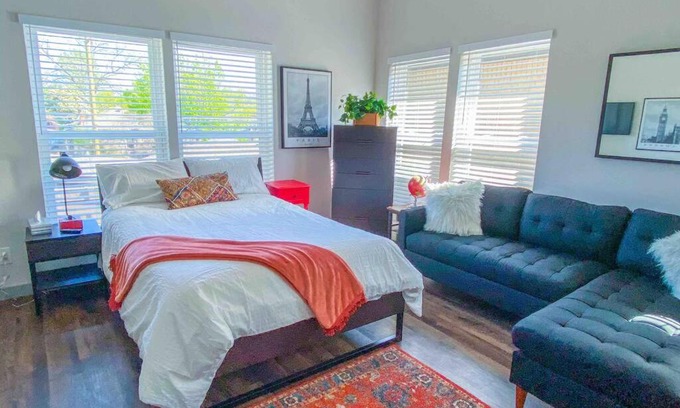 Lower Greenville Appartement | The NEW Contemporary Studio in Lower Greenville